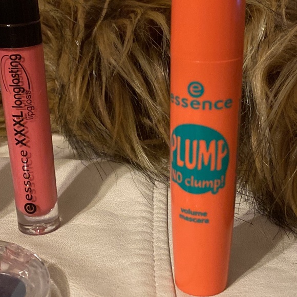 Bundle of 10 essence items(eyeshadow,lipgloss,lip liner,concealer,black mascara) - Picture 10 of 14